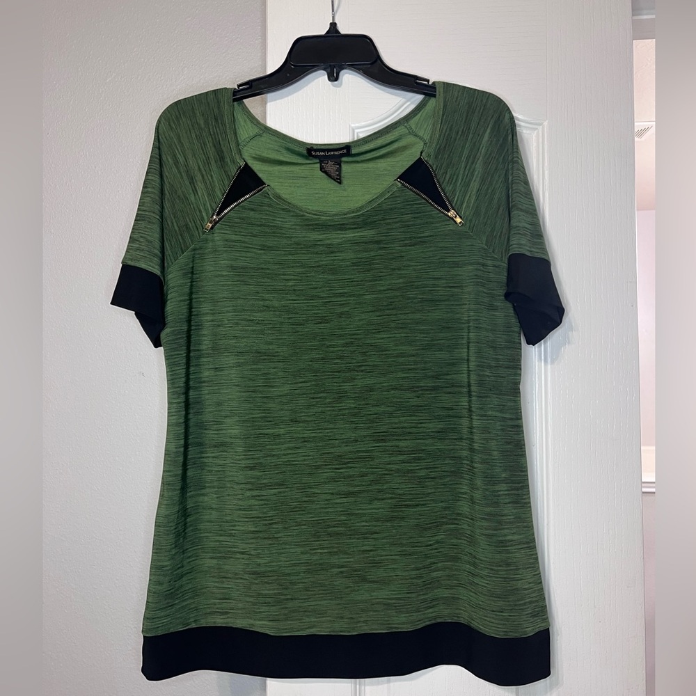Susan Lawrence Zipper Sleeve Green Accent Women’s Casual Blouse